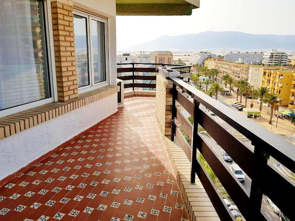 Urbanizacion, 2 Dormitorios, Gran Terraza Con Vista Al Mar, Wi-fi, Parking Y Piscina * Roquetas de Mar